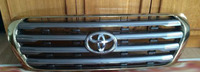 Решетка радиатора Toyota Land Cruiser 200 07-12 (золотая оконтовка)