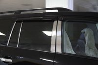 Хром накладки на стойки дверей Toyota Land Cruiser 200